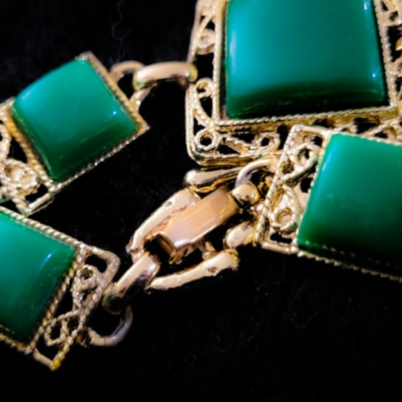 X-LARGE MYSTERY BOX Vintage + Antique Jewelry- Bracelets, Brooches, Necklaces. - Picture 8 of 10